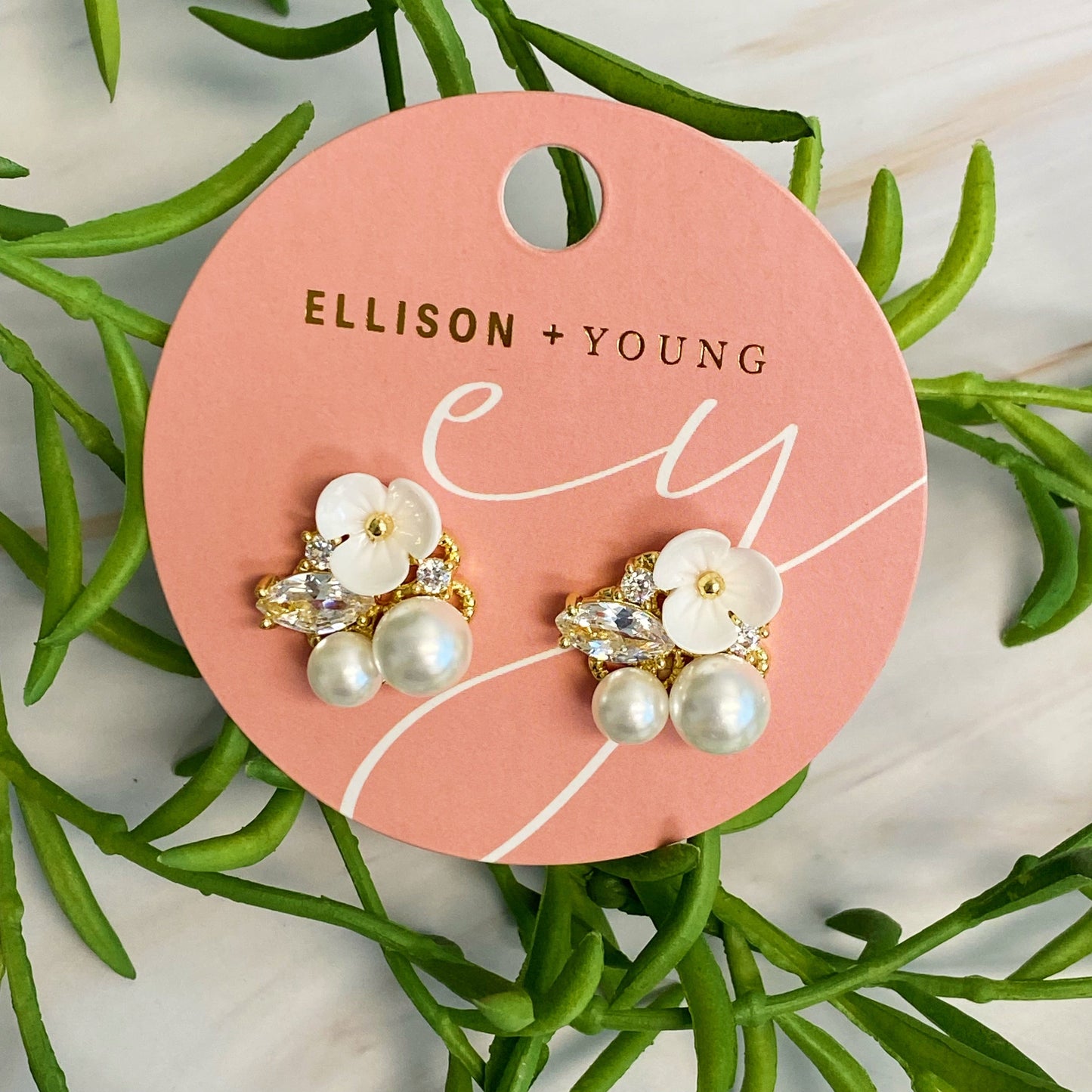 Mini-Blumen-Ohrstecker mit Juwelen
