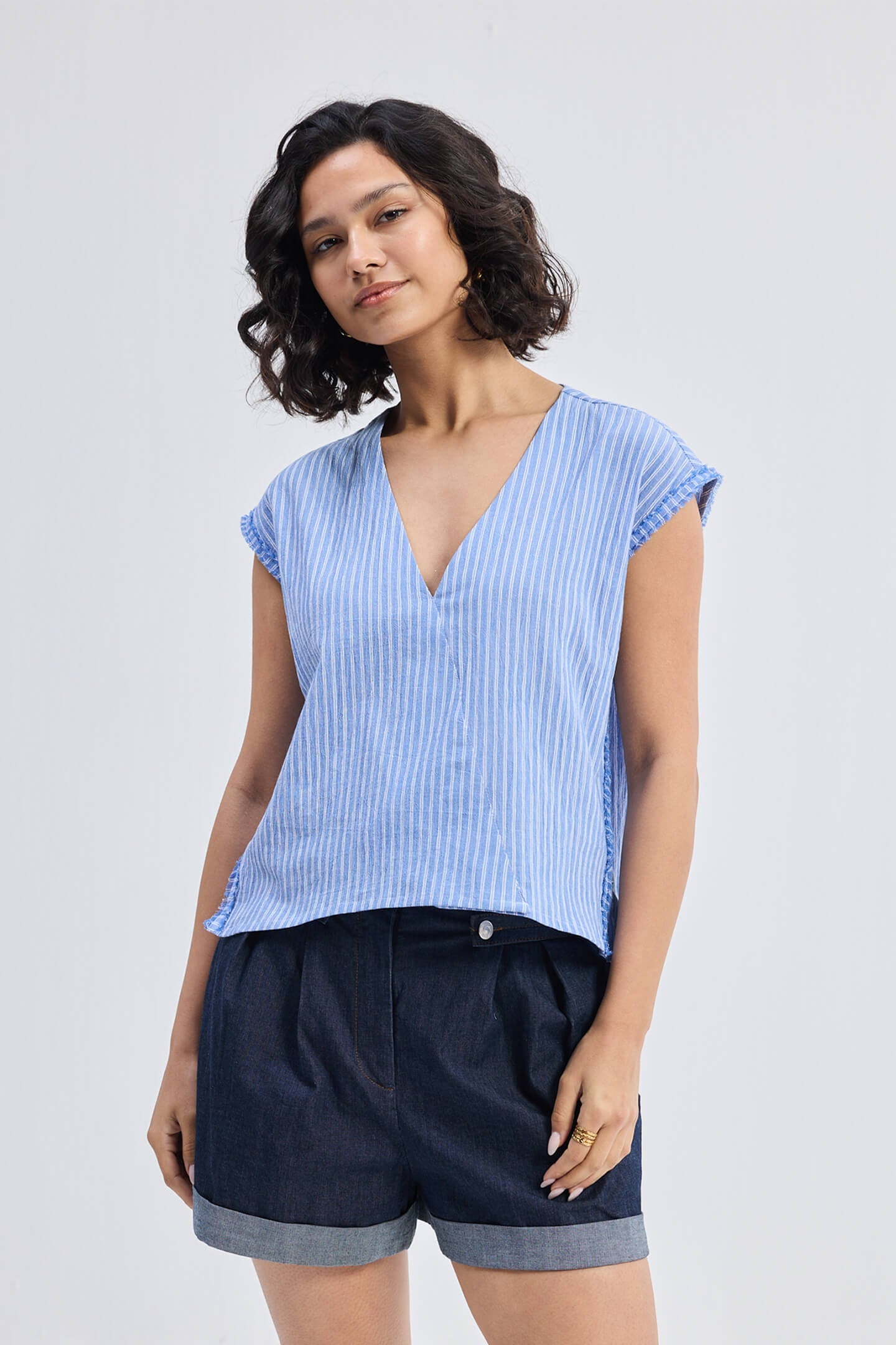 Kastiges V-Neck-Top mit Fransen-Detail