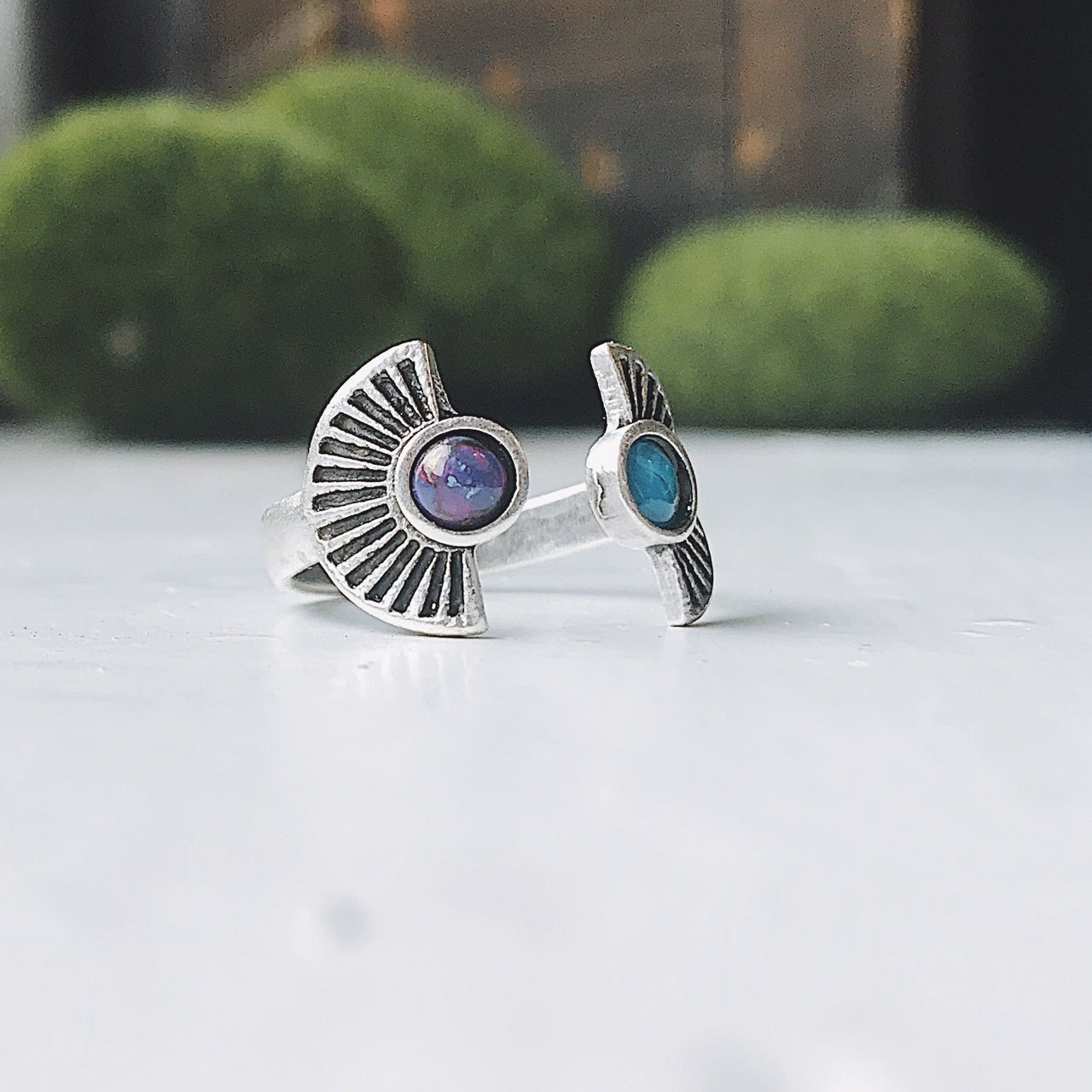 RÄUMUNGSVERKAUF Dämmerung bis Morgengrauen – Boho-Ring „Sonnenstrahlen“ mit zwei Türkissteinen