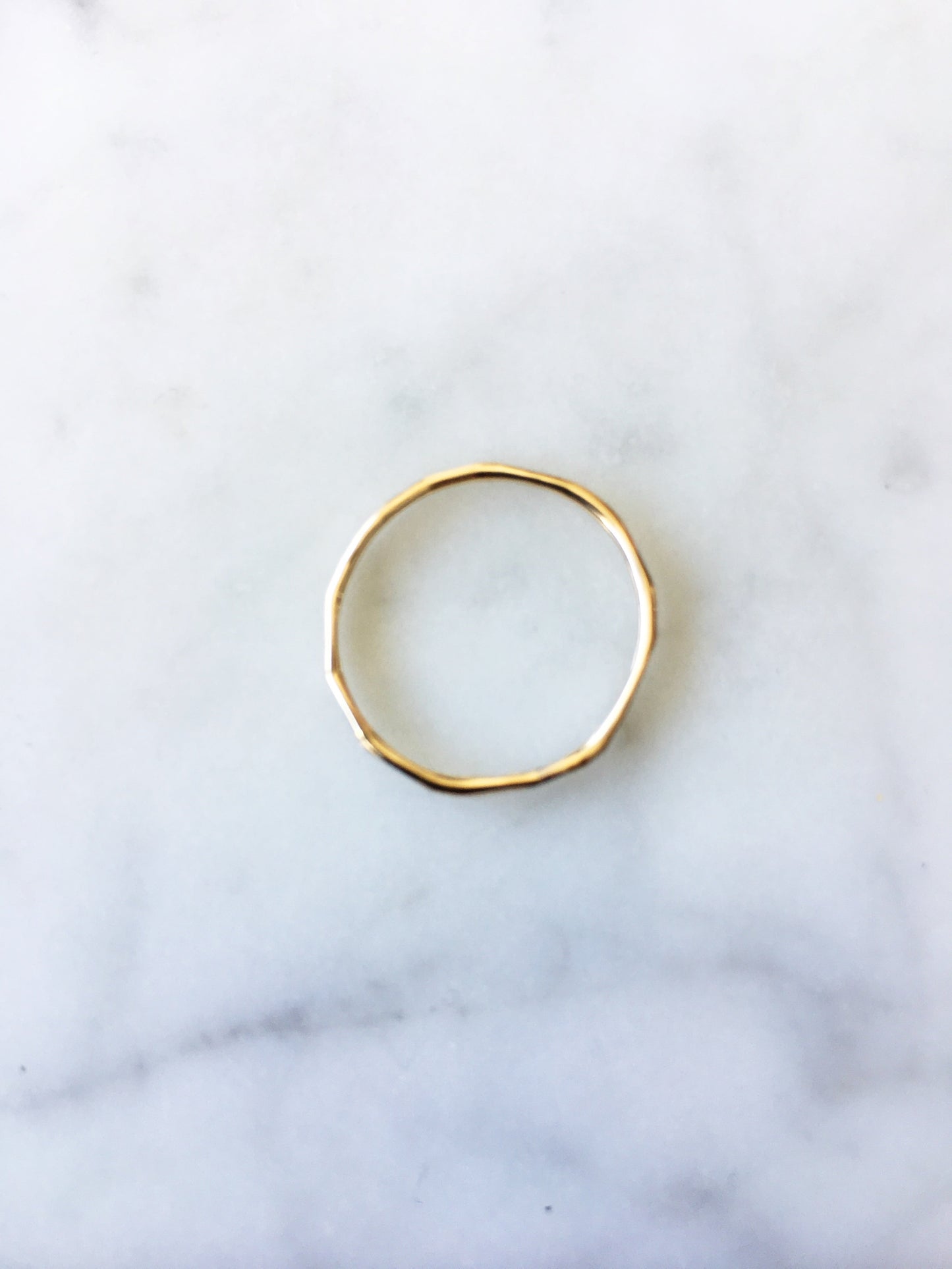 Gehämmerter Knöchel Demi-Fine Ring