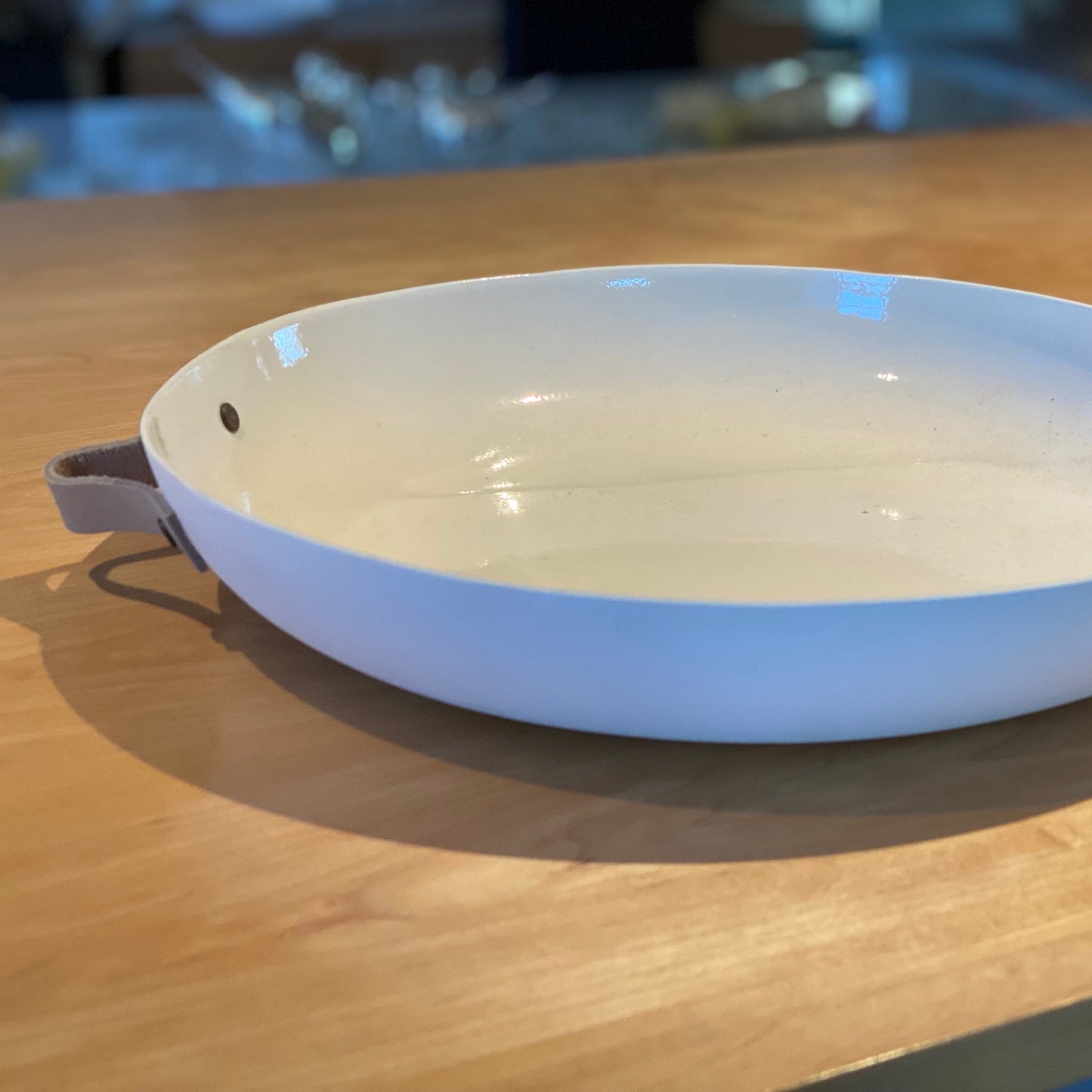 SCHALE - HANDGEMACHT MIT LEDERHENKELN - 33CM