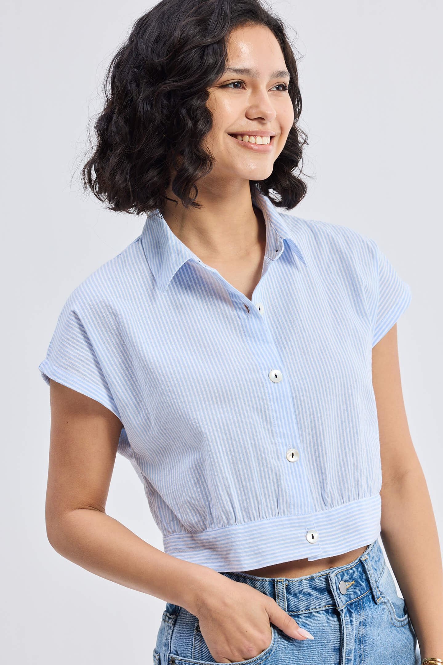 Oversized Crop-Shirt in klassischen Streifen