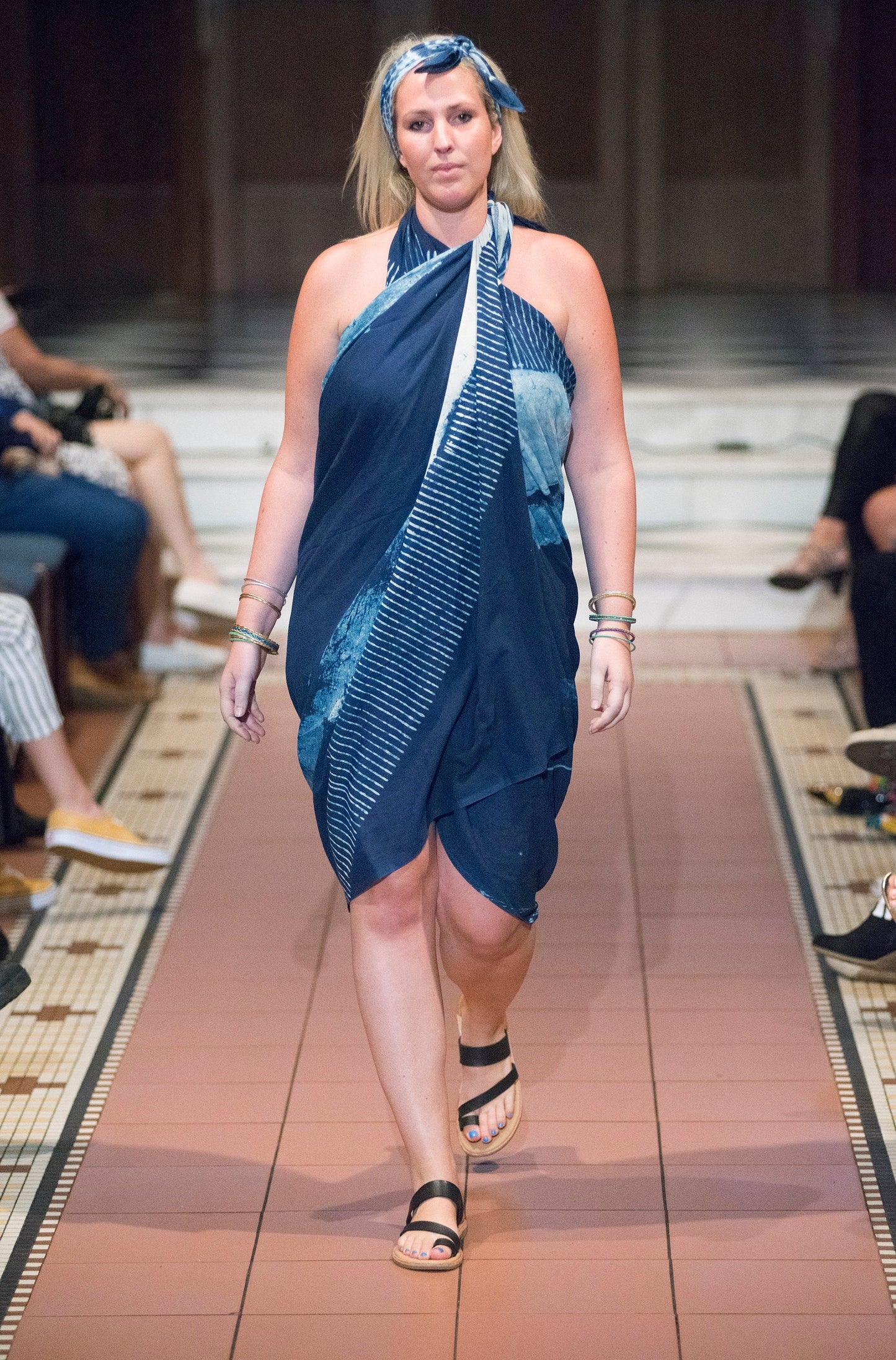 Serenity Indigo handbedruckter Schal