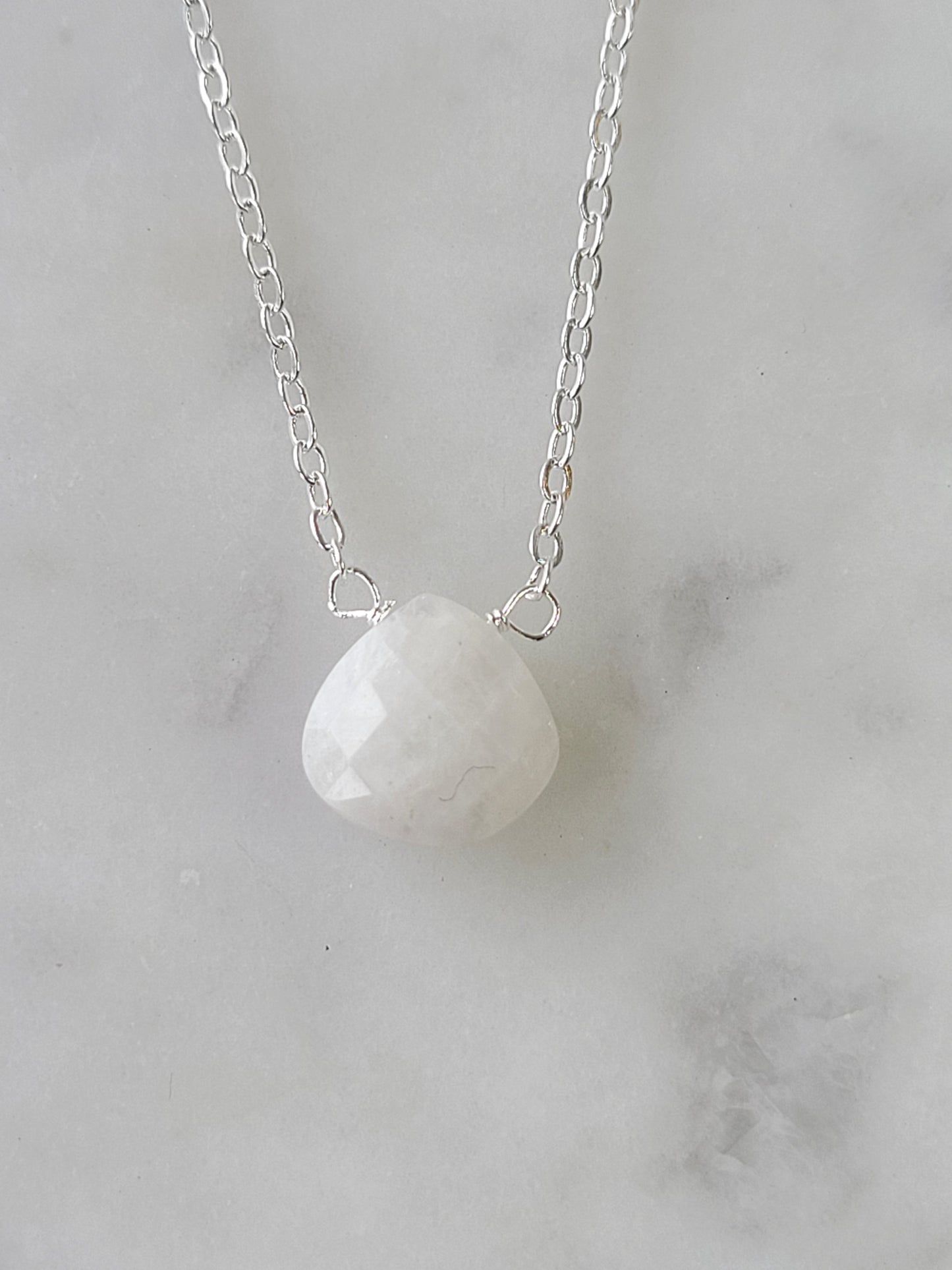 Stephanie Delicate Drop Halskette mit Mondstein