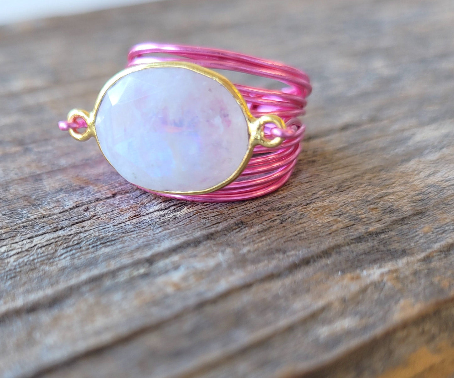 Torrey Ring in Hot Pink mit Mondstein