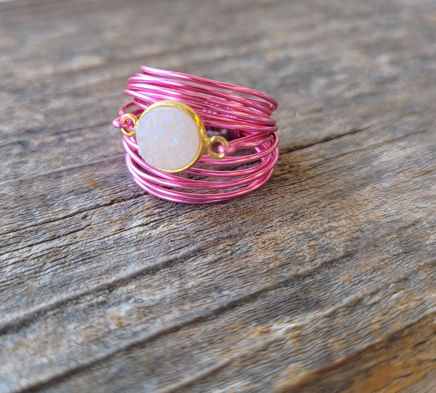 Torrey Ring in Hot Pink mit weißem Druzy