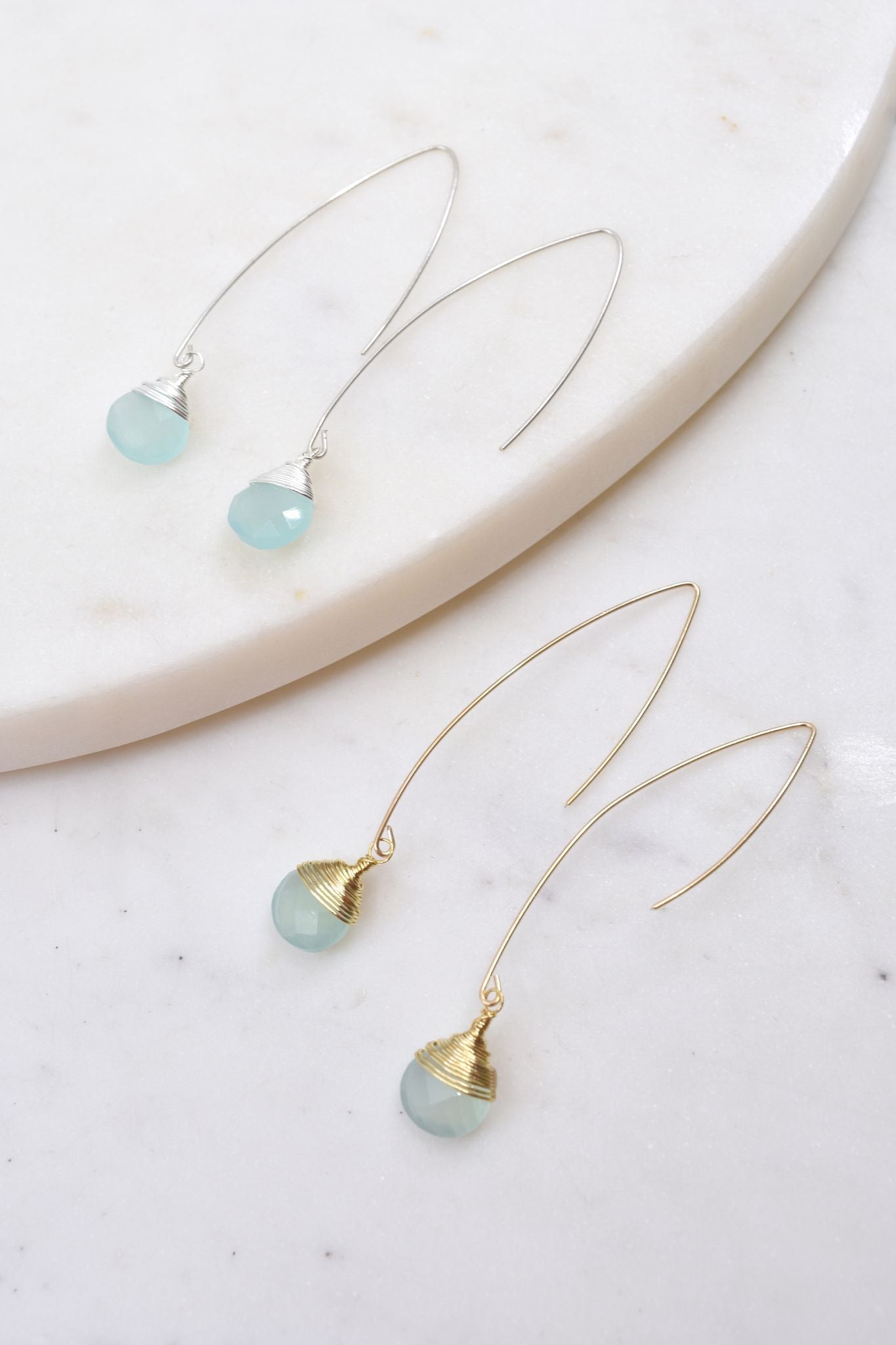Jill Long Wire Drop-Ohrringe aus Chalcedon