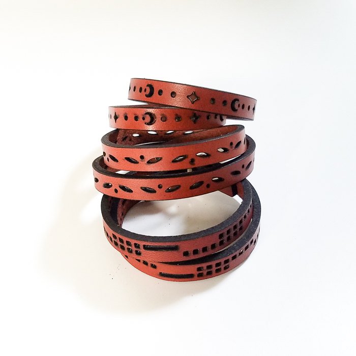 Lederarmband zum zweimaligen Wickeln – Blattmotiv