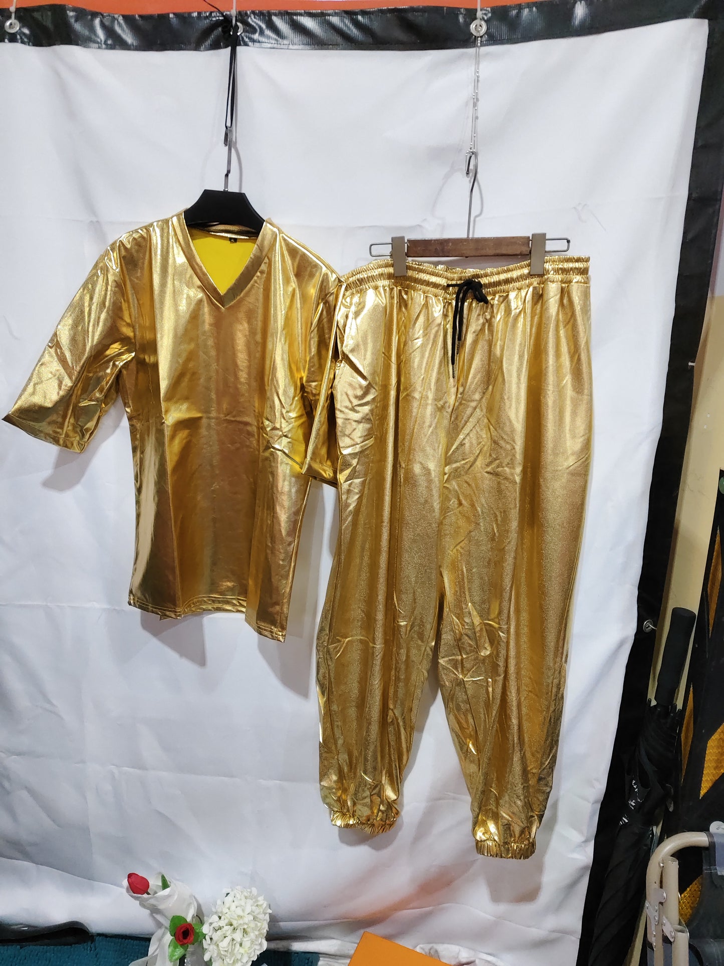 Men's Bright Surface Bronzing Disco Suit Model