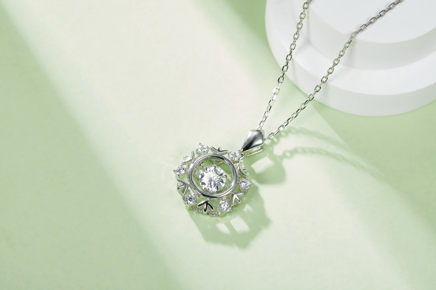 Set With Top-quality Moissanite, This Luxurious And Fashionable Light Luxury Trend Jewelry Necklace Pendant Is Made Of S925 Silver Electroplated With Platinum