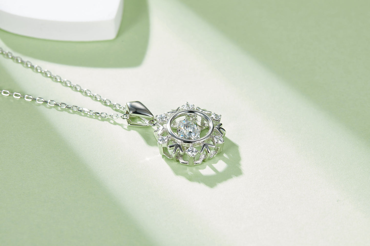 Set With Top-quality Moissanite, This Luxurious And Fashionable Light Luxury Trend Jewelry Necklace Pendant Is Made Of S925 Silver Electroplated With Platinum