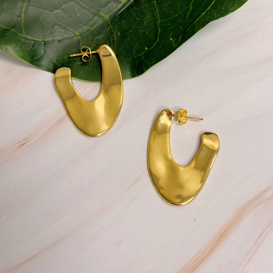 Polierte goldene Kunst-Creolen