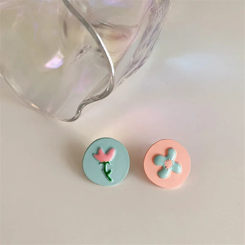 Asymmetrische kleine, reine und frische Blumenohrringe, koreanische Temperament-Mode, elegante süße Mädchen-Schmuck, Weihnachtsgeschenk