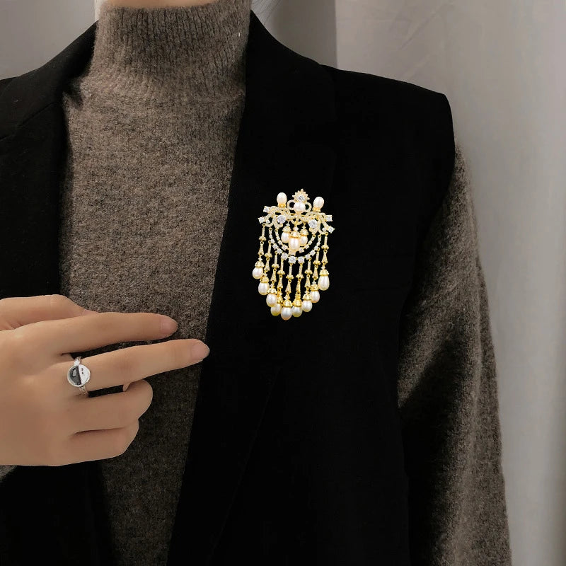 Elegante natürliche Süßwasserperlen-Quastenbroschen Luxus Glänzende Zirkonia-Blumenbrosche Anstecknadel für Damen Schmuck Weihnachtsgeschenke