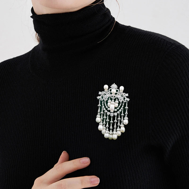 Elegante natürliche Süßwasserperlen-Quastenbroschen Luxus Glänzende Zirkonia-Blumenbrosche Anstecknadel für Damen Schmuck Weihnachtsgeschenke