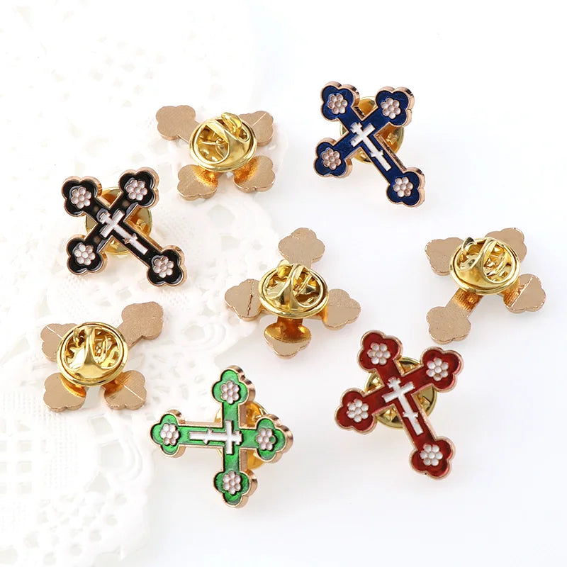 Emaille-Broschen Anstecknadeln Kruzifix Heiliger Christus Metallabzeichen Kreuz-Reversnadeln für Kleidung Vintage-Boutonnière Kragen Schmuck