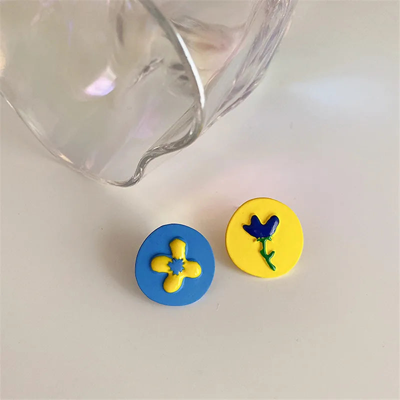 Asymmetrische kleine, reine und frische Blumenohrringe, koreanische Temperament-Mode, elegante süße Mädchen-Schmuck, Weihnachtsgeschenk