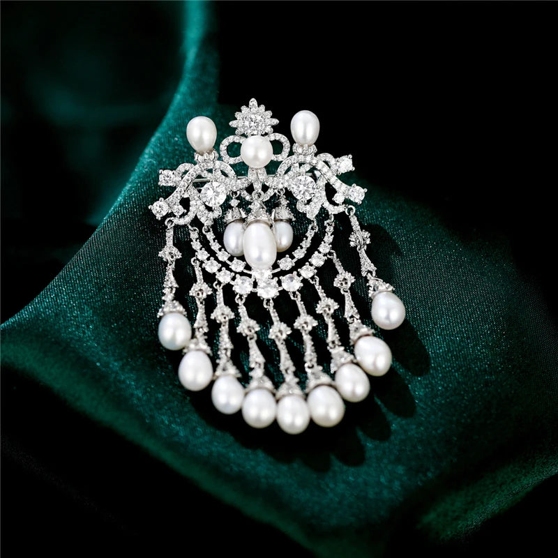 Elegante natürliche Süßwasserperlen-Quastenbroschen Luxus Glänzende Zirkonia-Blumenbrosche Anstecknadel für Damen Schmuck Weihnachtsgeschenke