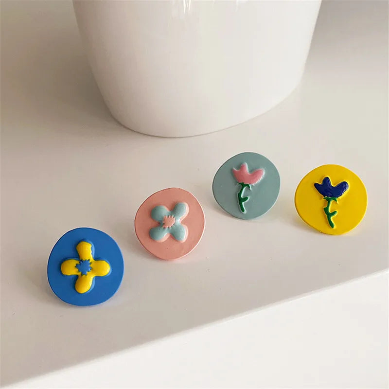 Asymmetrische kleine, reine und frische Blumenohrringe, koreanische Temperament-Mode, elegante süße Mädchen-Schmuck, Weihnachtsgeschenk