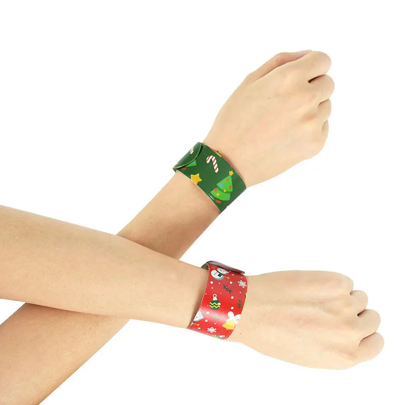 10Pcs Weihnachten Weihnachtsmann Klatscharmband Weihnachtsfeier Gastgeschenke Armband Schnapparmbänder für Kinder Navidad Natal Noel Neujahrs-Geburtstagsgeschenk