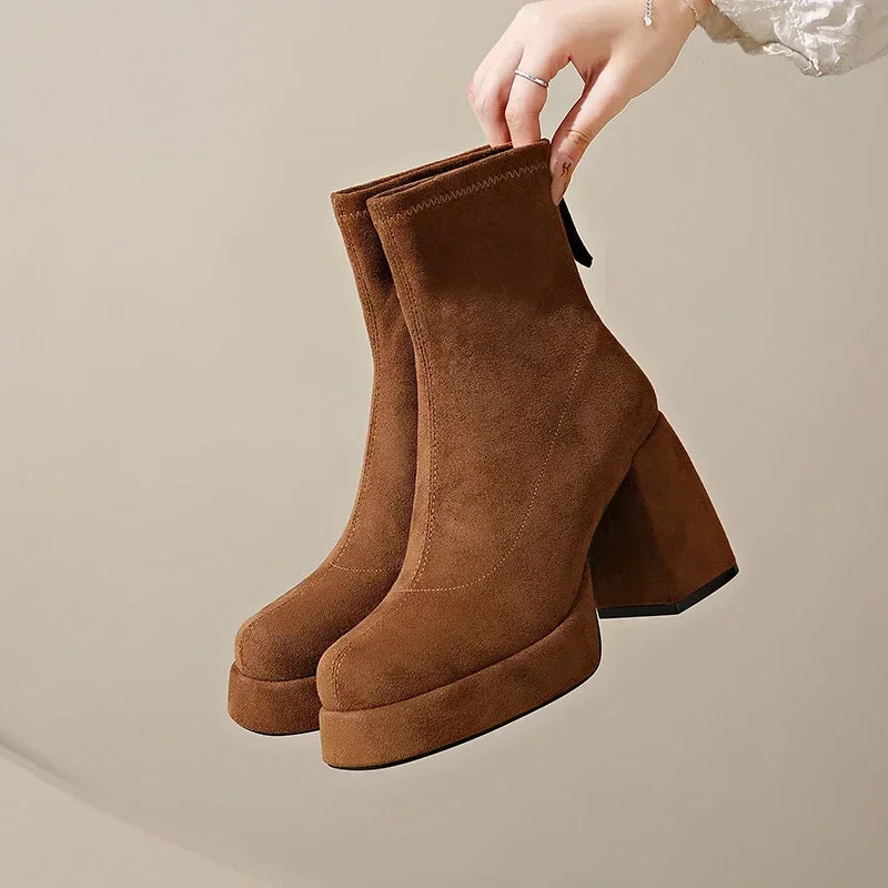 2024 Damenmode High-Heel Stiefel Winter Neuer Britischer Stil Weiche Sohle Rutschfest Laufsteg Vielseitig Warm Haltend Lederschuh