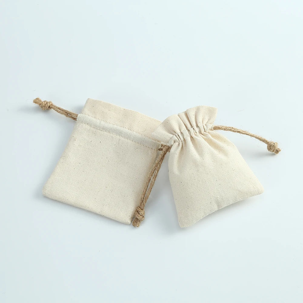 50 Stück Baumwoll-Jute-Schmuckbeutel, kleine Leinenbeutel für Halskette, Ohrringe, Ringbeutel, Gastgeschenke, Party, Süßigkeiten, Geschenktasche