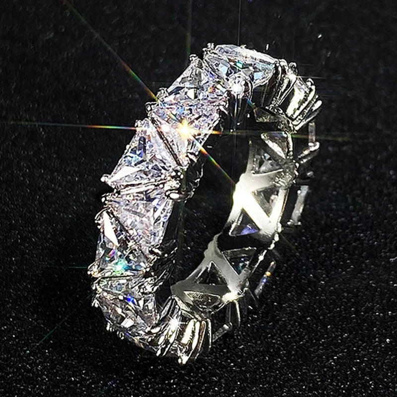 Luxuriöser 925er Sterling Silber Ring, Dreieckiger Zirkonring mit AAA Zirkonkristall, Verlobungsschmuck Geschenk für Frauen