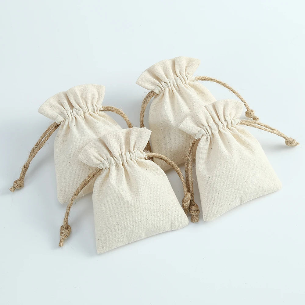 50 Stück Baumwoll-Jute-Schmuckbeutel, kleine Leinenbeutel für Halskette, Ohrringe, Ringbeutel, Gastgeschenke, Party, Süßigkeiten, Geschenktasche