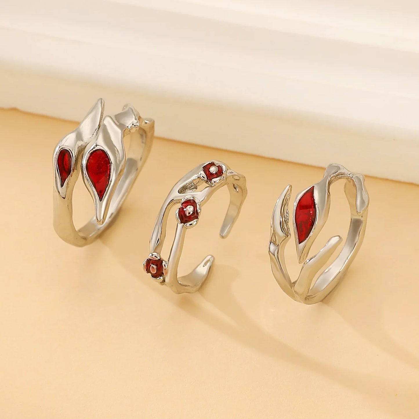 Gotische Ringe unregelmäßig Dunkelheit Roter Stil offener Ring für Damen Zeigefinger Ring Schmuck Geschenk