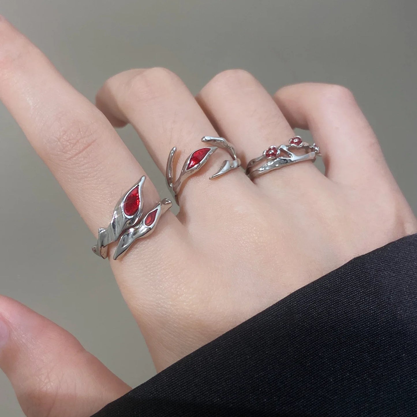 Gotische Ringe unregelmäßig Dunkelheit Roter Stil offener Ring für Damen Zeigefinger Ring Schmuck Geschenk