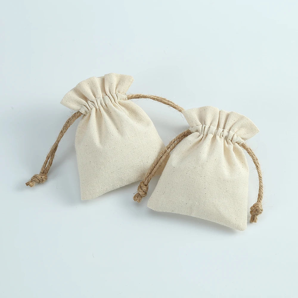 50 Stück Baumwoll-Jute-Schmuckbeutel, kleine Leinenbeutel für Halskette, Ohrringe, Ringbeutel, Gastgeschenke, Party, Süßigkeiten, Geschenktasche