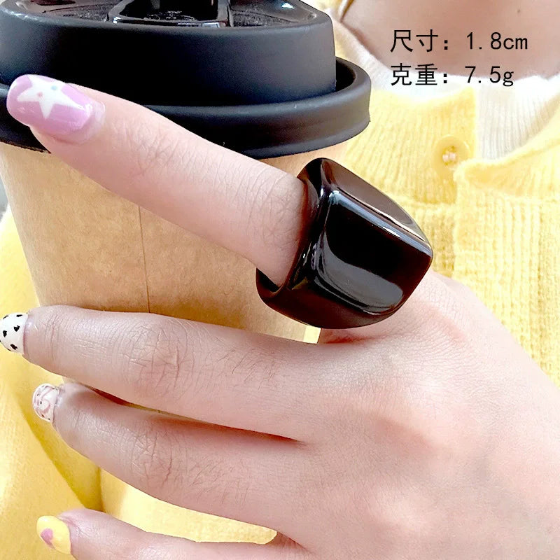 HANGZHI Unregelmäßige breite, klobige Ringe für Damen Vintage Acrylharz Herbst Winter Geometrischer Stapelschmuck Finger Accessoire
