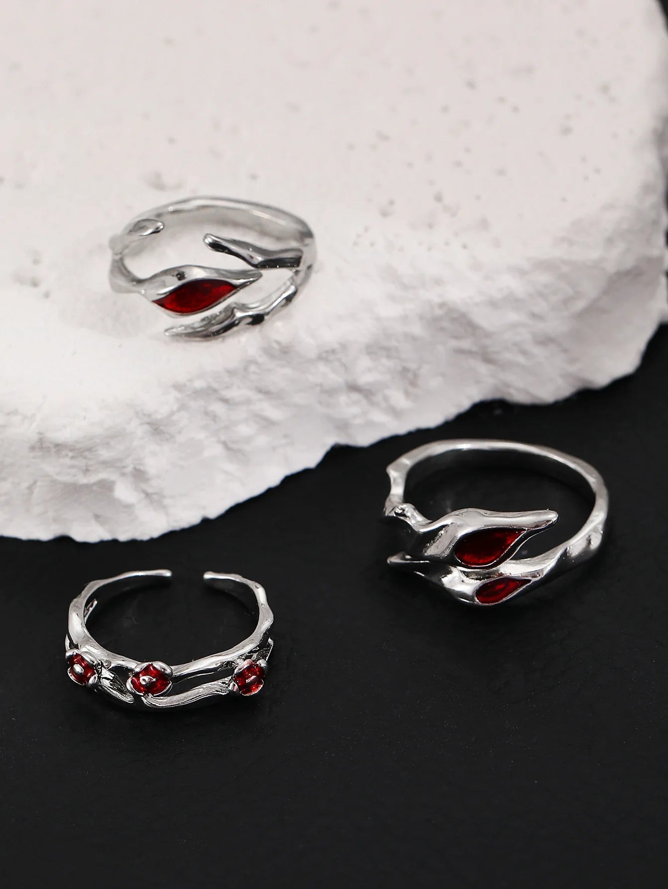 Gotische Ringe unregelmäßig Dunkelheit Roter Stil offener Ring für Damen Zeigefinger Ring Schmuck Geschenk