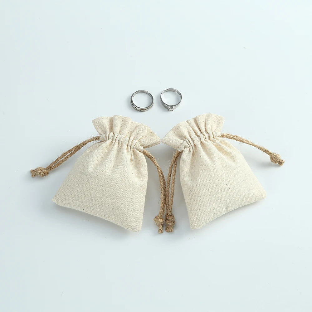 50 Stück Baumwoll-Jute-Schmuckbeutel, kleine Leinenbeutel für Halskette, Ohrringe, Ringbeutel, Gastgeschenke, Party, Süßigkeiten, Geschenktasche