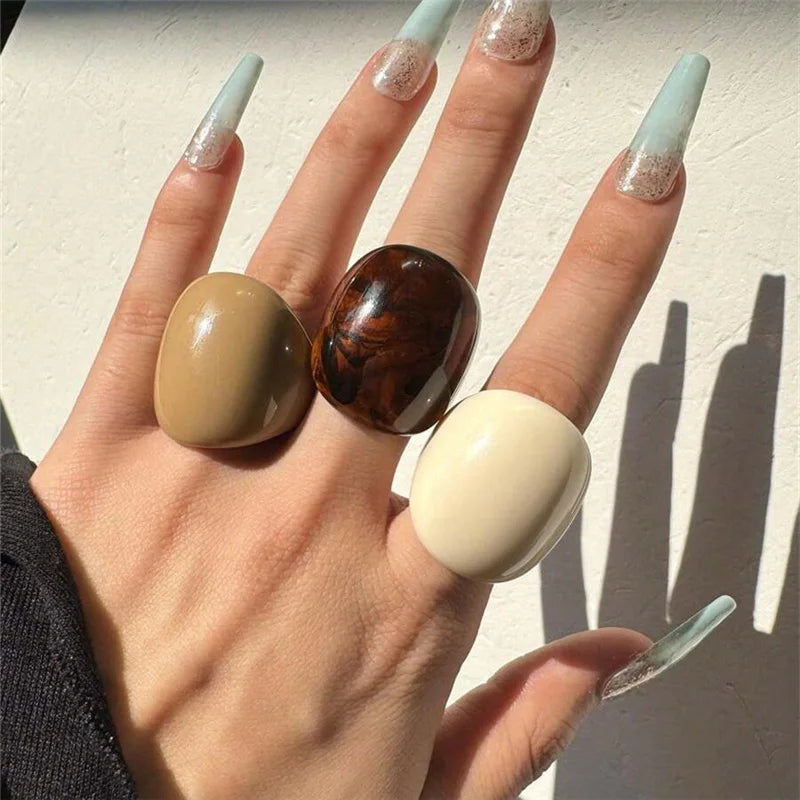 HANGZHI Unregelmäßige breite, klobige Ringe für Damen Vintage Acrylharz Herbst Winter Geometrischer Stapelschmuck Finger Accessoire