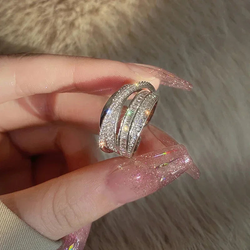 2024 Silberfarbener Strass-Ring Mehrlagige Wickelringe für Damen Hochzeit Vollzirkon-Fingerringe Mode Schmuck Geschenke