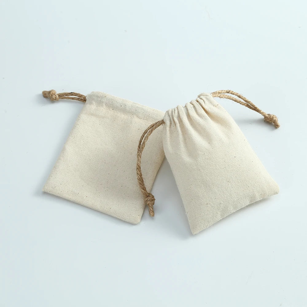 50 Stück Baumwoll-Jute-Schmuckbeutel, kleine Leinenbeutel für Halskette, Ohrringe, Ringbeutel, Gastgeschenke, Party, Süßigkeiten, Geschenktasche