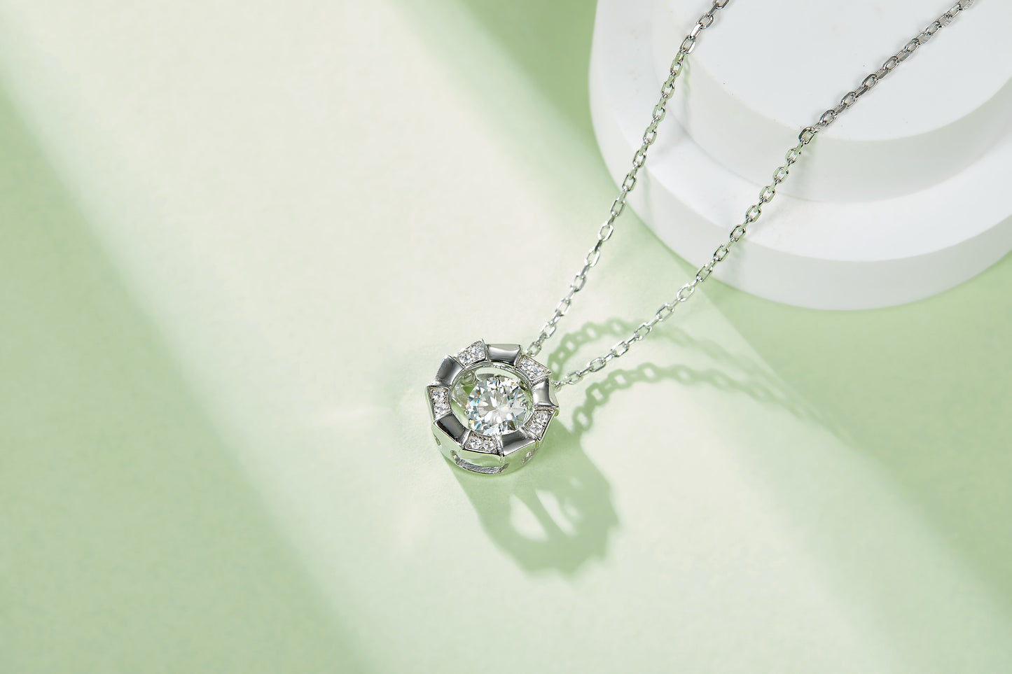 Set With Top-quality Moissanite, This Luxurious And Fashionable Light Luxury Trend Jewelry Necklace Pendant Is Made Of S925 Silver Electroplated With Platinum