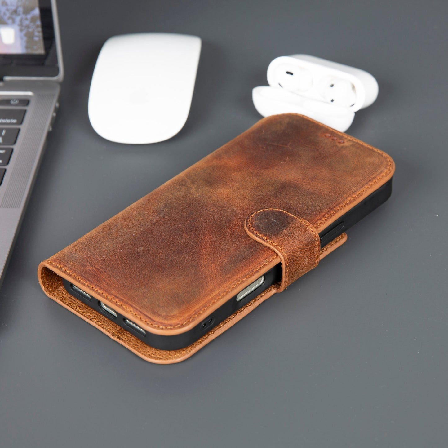 Casper iPhone 17 Pro Leather Wallet Case – MagSafe Compatible
