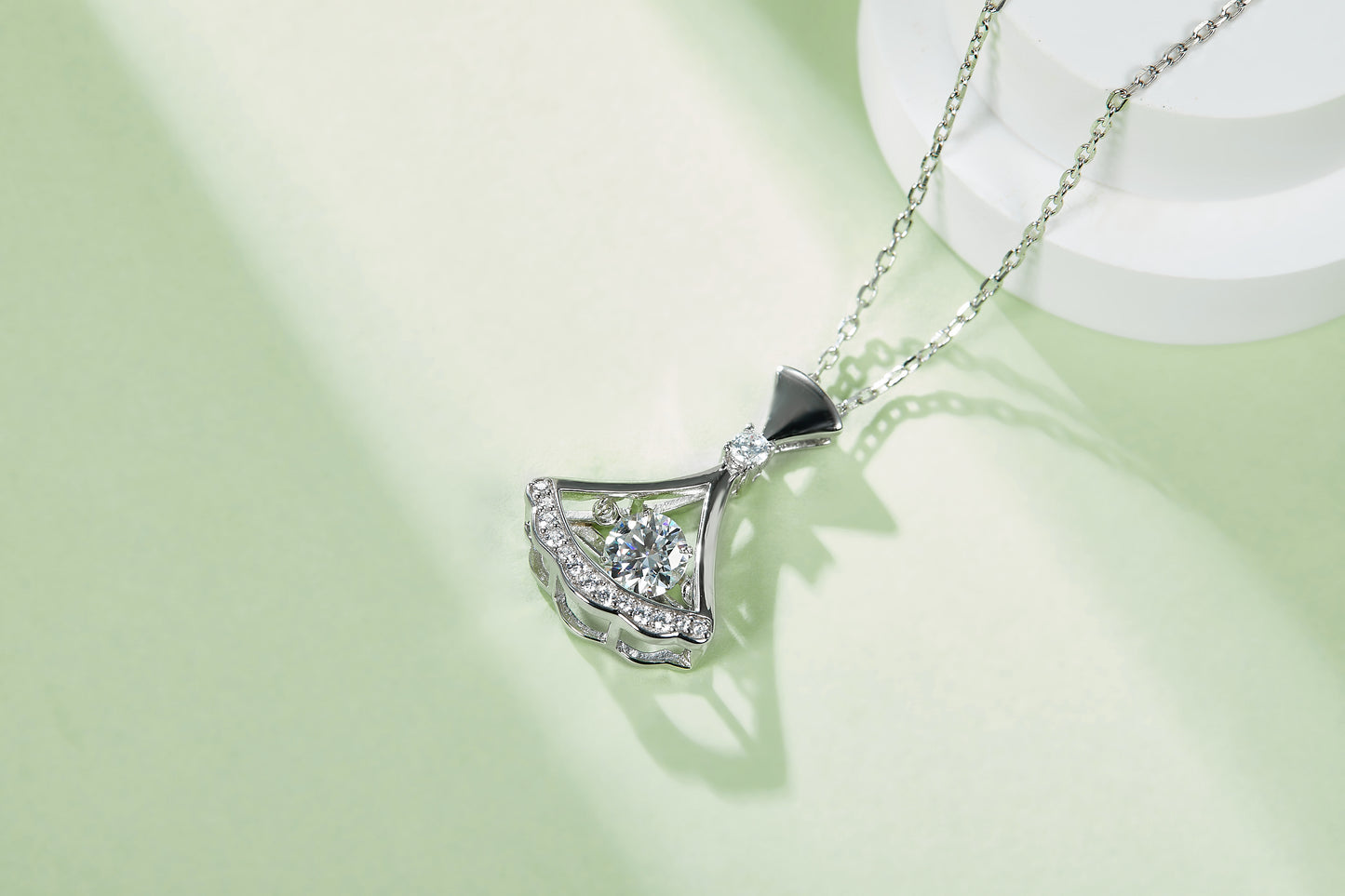 Set With Top-quality Moissanite, This Luxurious And Fashionable Light Luxury Trend Jewelry Necklace Pendant Is Made Of S925 Silver Electroplated With Platinum