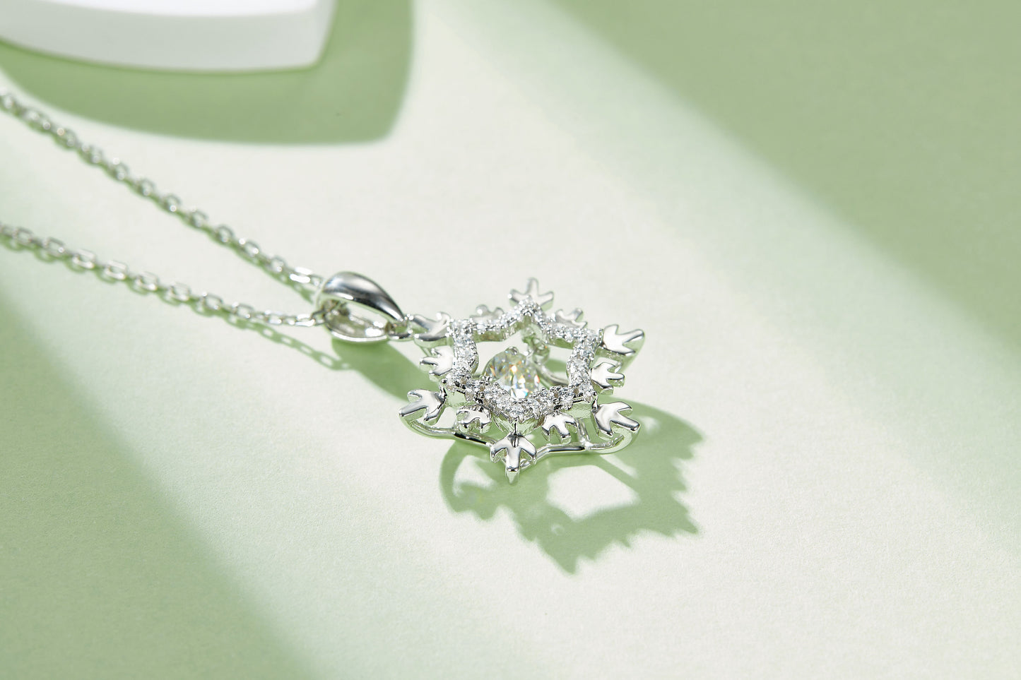 Set With Top-quality Moissanite, This Luxurious And Fashionable Light Luxury Trend Jewelry Necklace Pendant Is Made Of S925 Silver Electroplated With Platinum