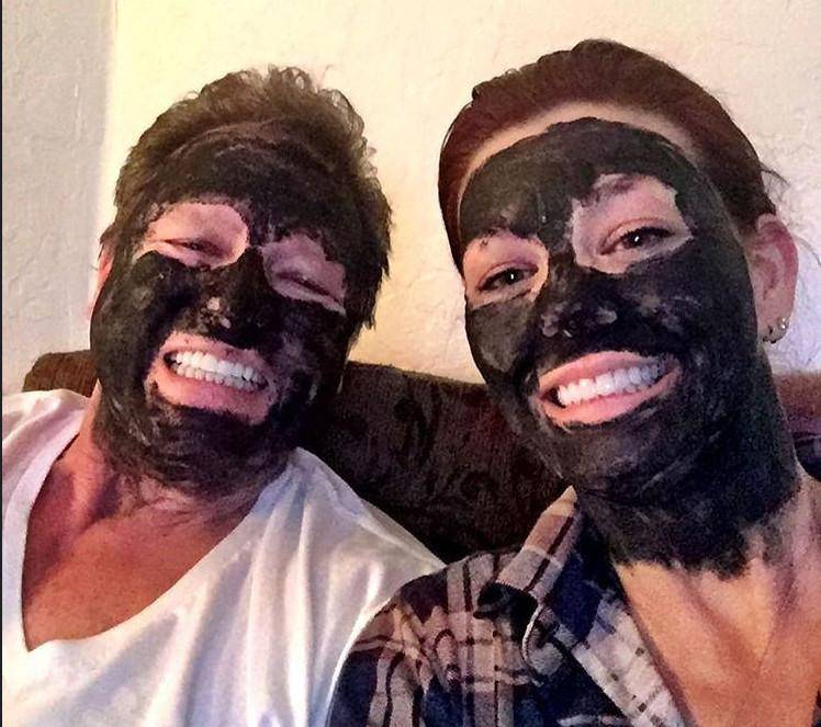 Organic Activated Charcoal Face Mask – Acne Detox Mask for Blackheads, Pores & Clear Skin