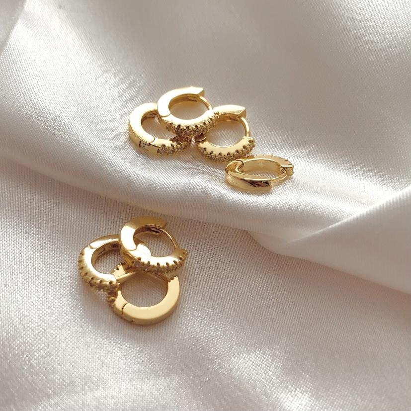 Tara Huggies Gold - White Zirconia